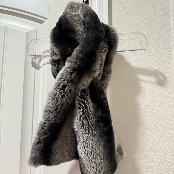 Real Fur Pull-Through Scarf Michael Kors 

• 100% Rex Rabbit - Picture 8 of 15